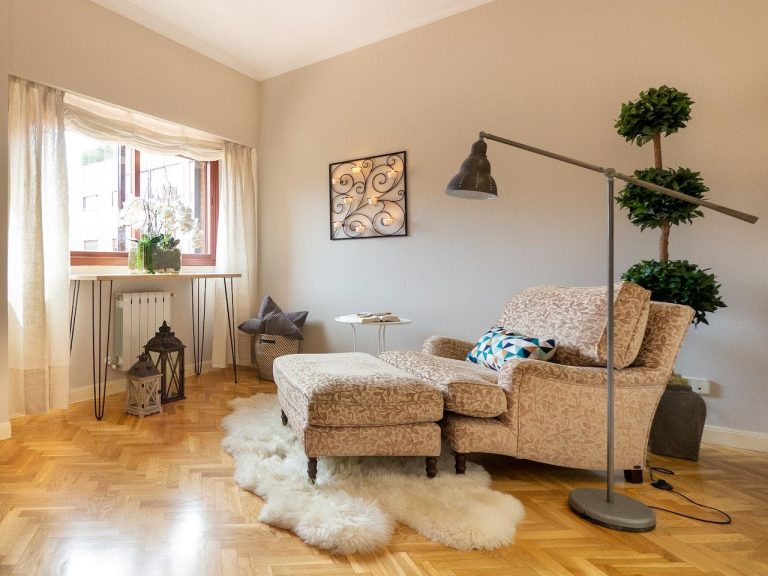 Luxe hoogwaardige relaxzetel in modern interieur voor optimaal comfort en ontspanning